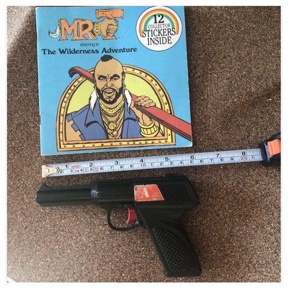 The A-Team kids book & toy gun - vintage - Picture 1 of 2